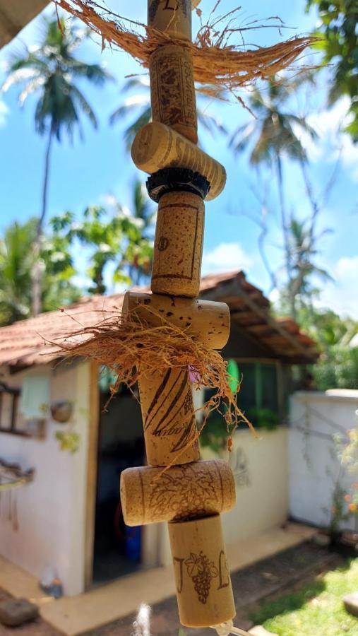 Wine Tree Garden Guesthouse มิริสซา ภายนอก รูปภาพ