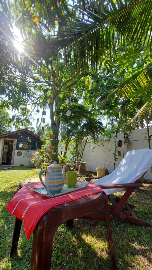 Wine Tree Garden Guesthouse มิริสซา ภายนอก รูปภาพ