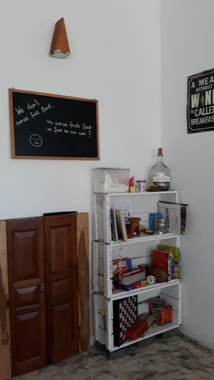Wine Tree Garden Guesthouse มิริสซา ภายนอก รูปภาพ