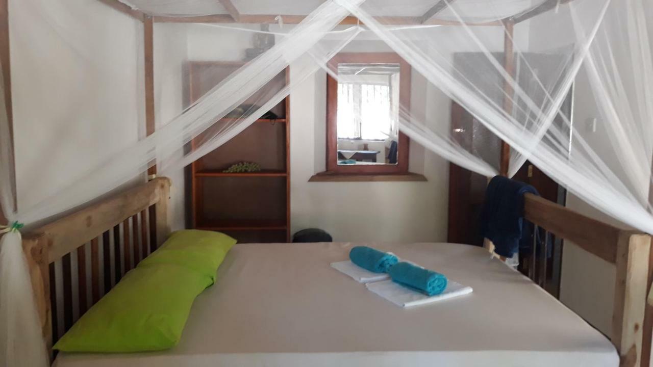 Wine Tree Garden Guesthouse มิริสซา ภายนอก รูปภาพ